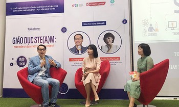 Các diễn giả chia sẻ tại chương trình