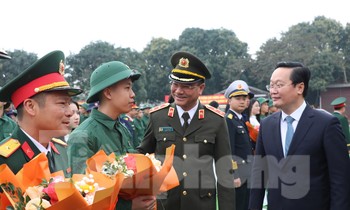 Thứ trưởng Bộ Công an động viên thanh niên tòng quân