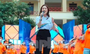 Khánh Vy khuấy động không khí náo nhiệt trận chung kết Olympia ở điểm cầu Nghệ An