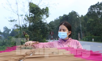 Làng trầm hương làm ngày cày đêm vẫn 'cháy hàng'