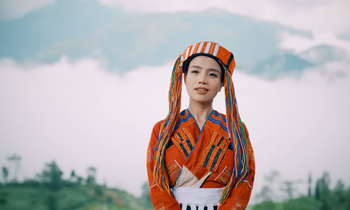 Ca sĩ núi rừng Sèn Hoàng Mỹ Lam hút hồn du khách với ‘Tây Bắc và em’