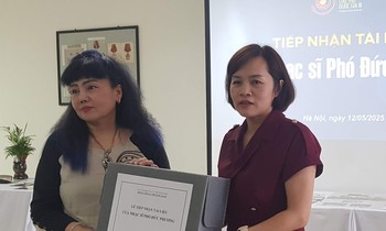 Tiếp nhận tư liệu gốc sáng tác nổi tiếng của nhạc sĩ Phó Đức Phương