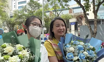 Con trượt lớp 10 công lập: Cha mẹ hãy dành ‘một cái ôm’