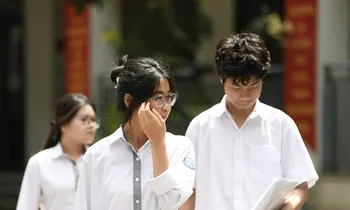 Chênh lệch 15,5 điểm, hiệu trưởng trường tuyển 3 môn 10 điểm nói: 'Không bất ngờ'