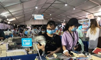 Cơ hội cho bạn trẻ Sài Gòn 'săn sách' giá rẻ