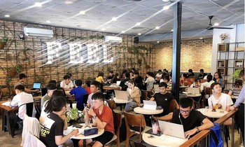 Bạn trẻ Sài Gòn ‘mê mẩn’ không gian cà phê xuyên đêm