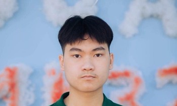Hành trình trở thành thủ khoa khối A01 tỉnh Hà Tĩnh của nam sinh mắc bệnh u xương