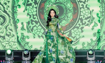 'Hãy tỏa sáng từ trong chính khí chất của bản thân'