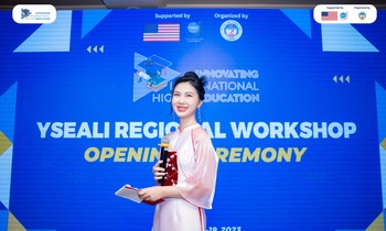 Nữ sinh trường Báo xuất sắc chinh phục cùng lúc 2 học bổng danh giá