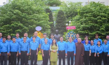 Tuổi trẻ TP. HCM dâng hoa, dâng hương nhân kỷ niệm 115 năm ngày sinh Bác sĩ Phạm Ngọc Thạch