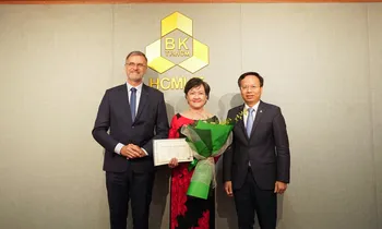 Nữ tiến sĩ Việt nhận Huân chương Cành cọ hàn lâm của Chính phủ Pháp