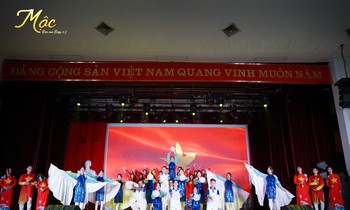 Sinh viên trường Báo cháy hết mình với 'Đêm mùa Đông #2: Mộc'
