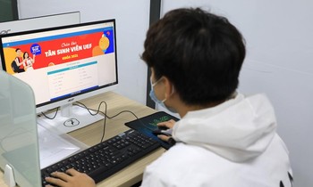 Cho tân sinh viên nhập học trực tuyến vì dịch COVID-19