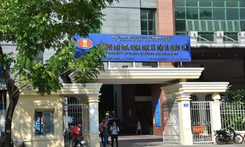 Một nửa giảng viên nghỉ việc, lấy ai dạy sinh viên?