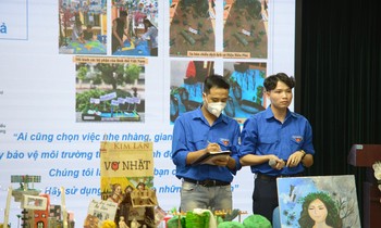 Nhóm học sinh tái chế rác thải làm 'Bảo tàng mini'