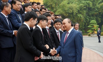 Chủ tịch nước gặp mặt học sinh đoạt giải các cuộc thi Olympic và Khoa học kỹ thuật quốc tế năm 2022