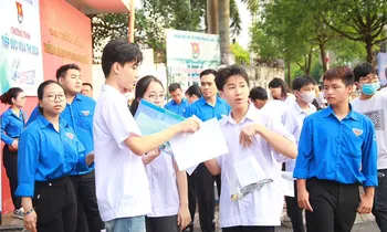 Hơn 100 tình nguyện viên Hà Nam tham gia 'Tiếp sức mùa thi'