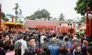 Xem 'kiệu bay' giữa phố phường Thủ đô