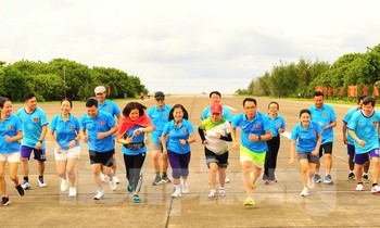 Chạy trên đường băng Trường Sa
