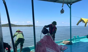Cháy tàu bán xăng dầu ở Móng Cái, 3 người bị thương