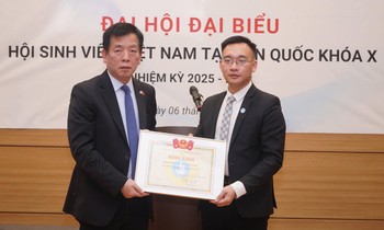 Anh Nguyễn Trần Hưng làm Chủ tịch Hội Sinh viên Việt Nam tại Hàn Quốc