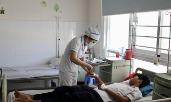 Thêm nhiều học sinh Khánh Hòa ngộ độc thực phẩm sau khi ăn cơm nắm, cơm cuộn