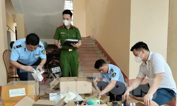Tiêu hủy lô thuốc lá điện tử nhập lậu ở Yên Bái