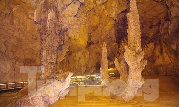 Lạc chốn Ngườm Ngao kỳ ảo, ngắm đài sen úp ngược, cột đá cô đơn