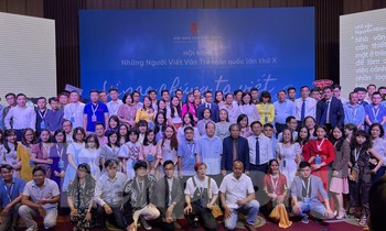 Nhiều cây viết trẻ chưa thoát khỏi nỗi lo quẩn quanh. Ảnh: KỲ SƠN