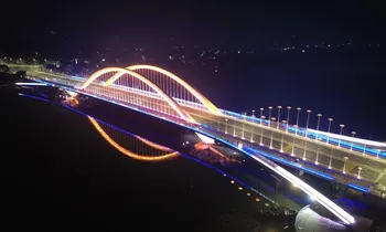 Những cây cầu bắc ngang tạo điểm nhấn tham quan, du lịch cho sông Hương êm đềm