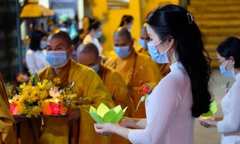 Không tập trung đông người trong đại lễ Vu lan. Ảnh: HOÀNG MẠNH THẮNG