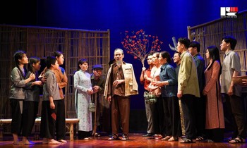 Chuyện người 15 năm đóng vai Bác Hồ