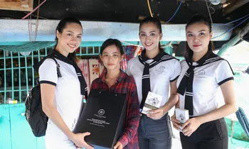Trao tặng sách quý cho học sinh và ngư dân tại Quần đảo Thổ Chu