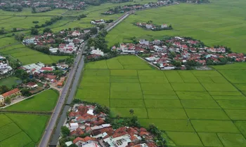 Những cánh đồng lúa ở huyện Phú Hòa, tỉnh Phú Yên xanh mướt nhờ kênh chính Bắc của hệ thống thủy nông Đồng Cam. Ảnh: CÔNG HOAN