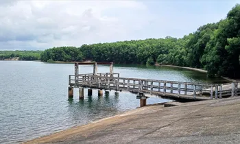 Một góc đập thủy lợi Bàu Nhum. Ảnh: Phạm Xuân Dũng