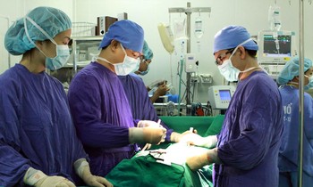 Mua sắm thuốc, vật tư y tế khó khăn: Đã gỡ được nút thắt về giá