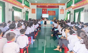 Học sinh dân tộc thiểu số được trang bị kiến thức pháp luật về bình đẳng giới