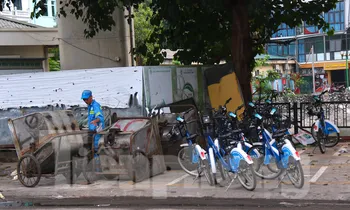 Xe đạp công cộng Hà Nội ‘phơi nắng, dầm mưa” chờ khách
