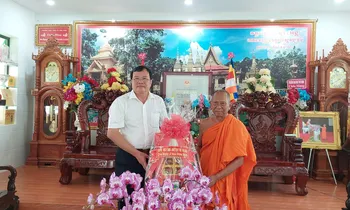 Lãnh đạo tỉnh Kiên Giang, Trà Vinh thăm, chúc mừng lễ Sene ĐôlTa của đồng bào Khmer