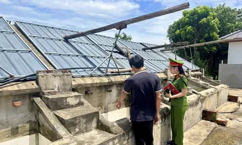 Công an Thanh Hóa xác minh vụ hàng nghìn nước mắm bị vứt bỏ bên đường