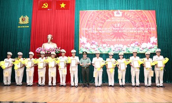 Hơn 150 cán bộ Công an An Giang, Sóc Trăng nghỉ hưu theo nguyện vọng