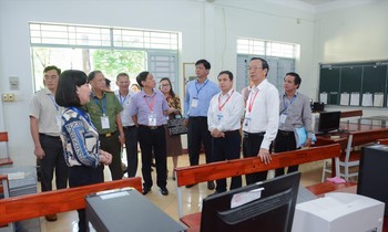 Lãnh đạo Bộ GD&ĐT kiểm tra công tác tổ chức thi tại địa phương