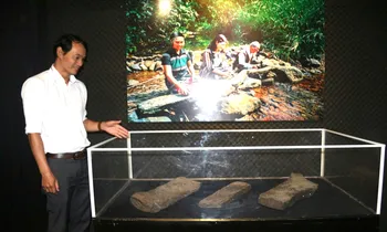 3 thanh đá tìm thấy ở suối Đăk Kar được trưng bày tại nhà triển lãm âm thanh tỉnh Đắk Nông