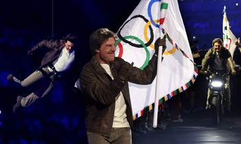 Lễ bế mạc Olympic Paris 2024: Billie Eilish, Tom Cruise "đốt cháy" sân khấu