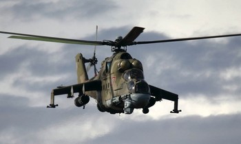 Ba Lan điều 2 tiêm kích F-16 chặn trực thăng Nga