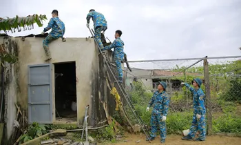 Sư đoàn 372 đến sửa nhà dân bị hư sau vụ rơi máy bay Su-22