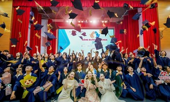 Lễ trao học bổng Nâng bước Thủ khoa 2024: Lan tỏa tinh thần vượt khó chinh phục tri thức