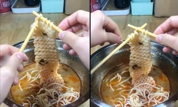 Một người đan khăn bằng… sợi mỳ ăn liền, nhận vô số lời khen nhưng sao vẫn có người chê?
