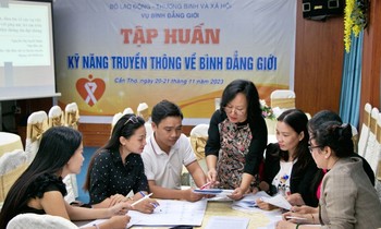Cán bộ, phóng viên tham gia tập huấn về bình đẳng giới