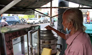 Sát Hạch Bằng Lái Xe Máy Hà Nội: Toàn Bộ Quy Trình Cập Nhật 3 Ông lão U90 ở TPHCM bán bánh bao ế khách.